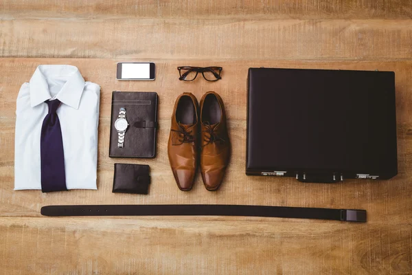 Spullen voor een zakenman op houten plank — Stockfoto