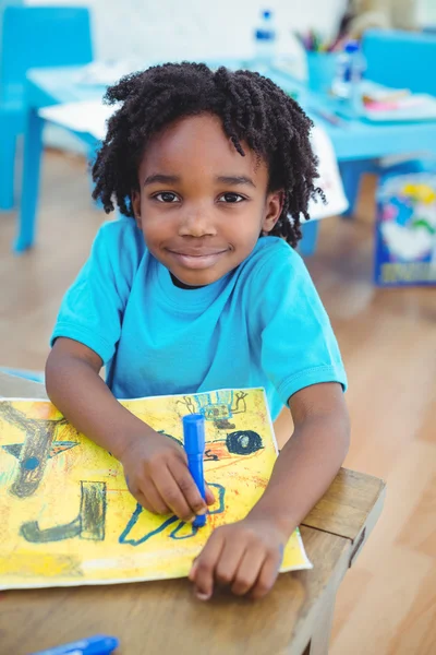 Small boy drawing a picture — Stock Photo, Image