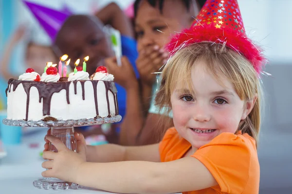 Niños sonrientes en una fiesta de cumpleaños — Foto de Stock