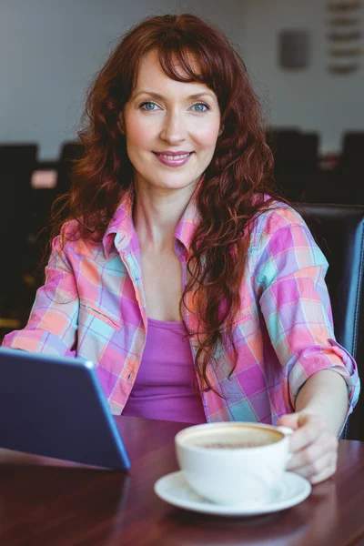 Mature student using tablet in cafe — Stock Photo, Image