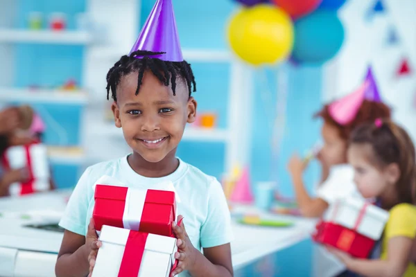 Crianças felizes em uma festa de aniversário — Fotografia de Stock