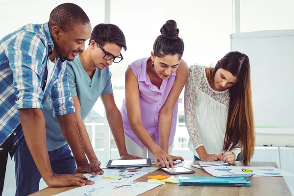 Kreatives Business-Team beim Meeting — Stockfoto