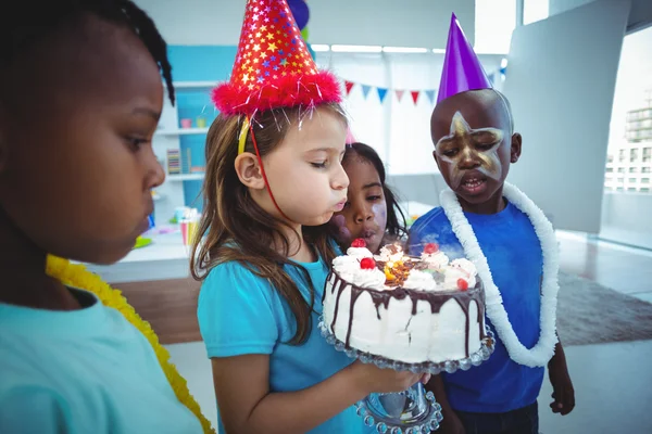 Glückliche Kinder versammelt — Stockfoto