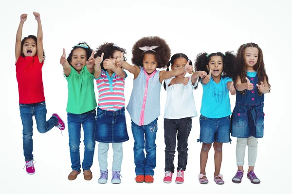 Sorrindo menina todos de pé em uma fileira — Fotografia de Stock