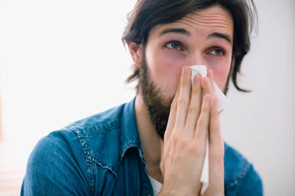 Sick man blowing his nose — Stock Photo, Image