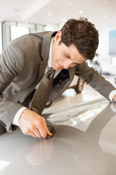 Focused businessman looking at the car body — Stock Photo, Image