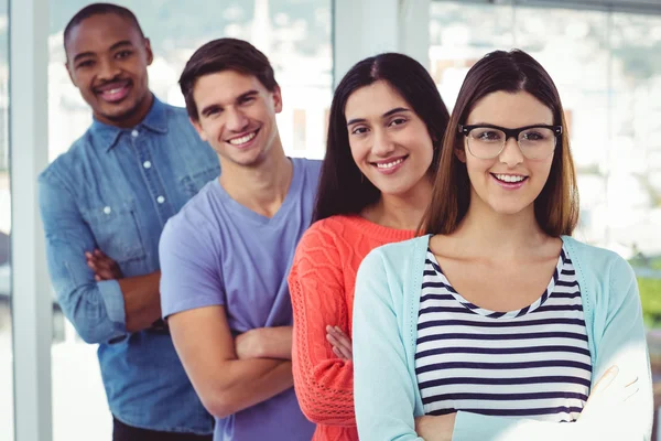 Equipo creativo mirando a la cámara — Foto de Stock