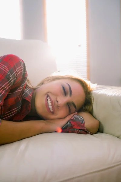 Pretty blonde napping on couch — Stock Photo, Image