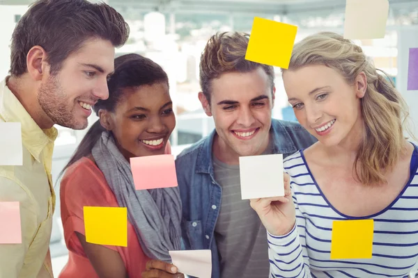 Creative team using post it notes — Stock Photo, Image