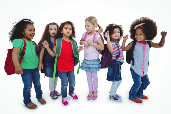 Elinde çanta schoolkids hattı — Stok fotoğraf