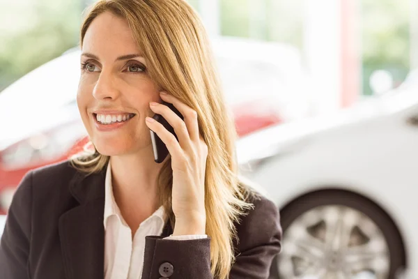 Smiling saleswoman having a phone call — Stock Photo, Image