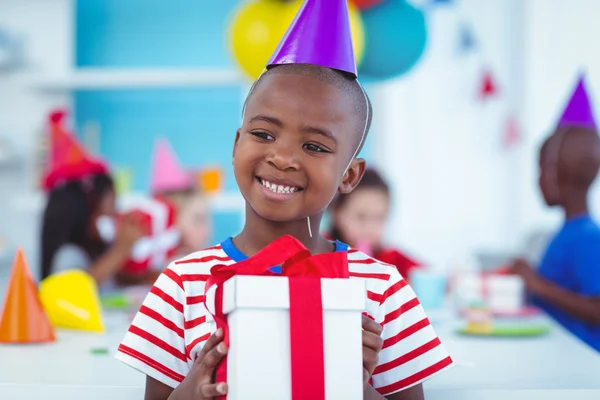 Crianças felizes em uma festa de aniversário — Fotografia de Stock