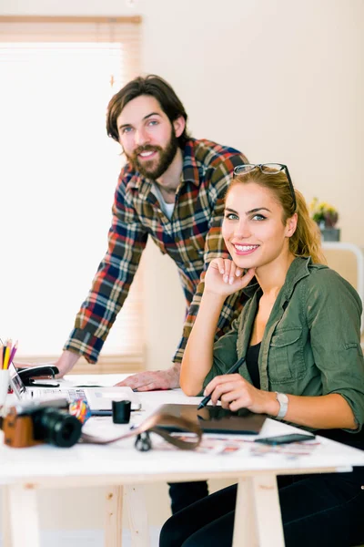 Creative team working at desk with laptop — Stock Photo, Image