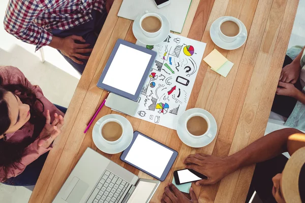 Equipo creativo trabajando juntos — Foto de Stock