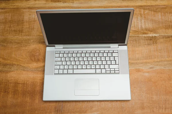 Laptop cinza na mesa de madeira — Fotografia de Stock