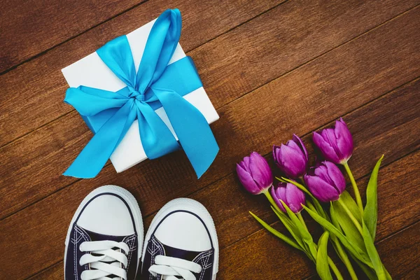 Sneakers and blue gift — Stock Photo, Image