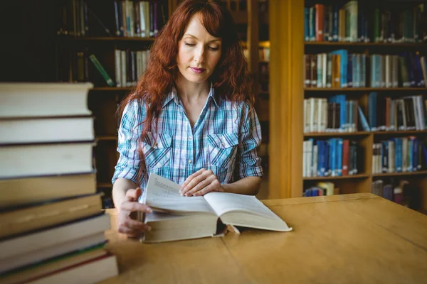 Mature student studying in library — Stock Photo, Image