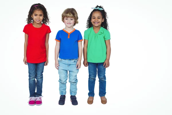 Drie kleine kinderen staan in een lijn — Stockfoto