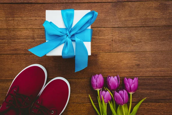 Sneakers and blue gift — Stock Photo, Image