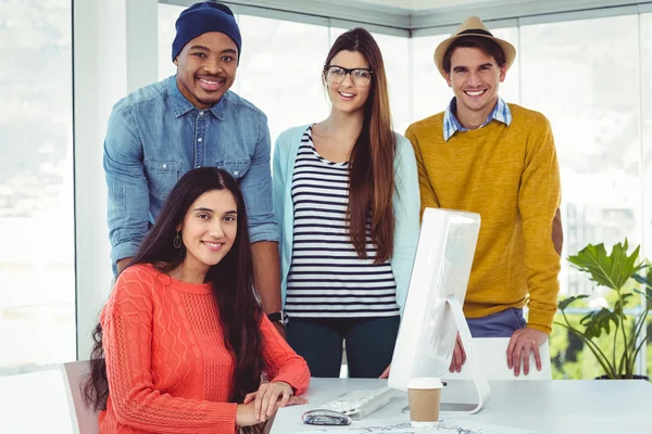 Equipe criativa tendo uma reunião — Fotografia de Stock