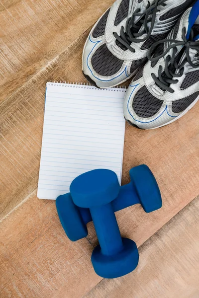 Notepad, sport shoes, dumbbells — Stock Photo, Image