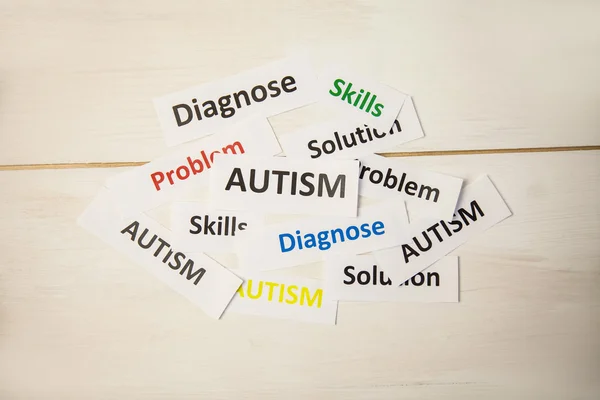 Autism ord på träbord — Stockfoto