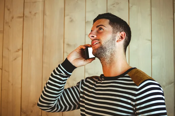 Alkalmi csípő a telefon használata — Stock Fotó