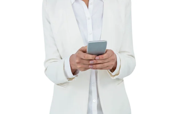 Lächelnde Geschäftsfrau mit ihrem Smartphone — Stockfoto
