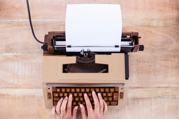 Vista superior de la vieja máquina de escribir — Foto de Stock