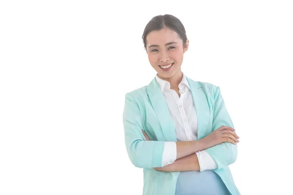 Mujer de negocios sonriente con los brazos cruzados —  Fotos de Stock