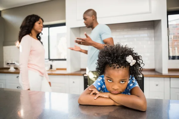 Parents arguing in front of daughter — Stock Photo, Image