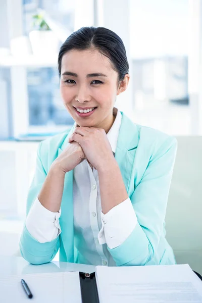 Smiling businesswoman at her desk — Stock Photo, Image