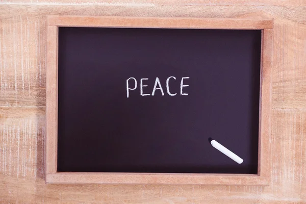 Svarta tavlan med fred text — Stockfoto