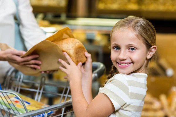 Figyelembe kenyér, a papír porzsák lánya — Stock Fotó