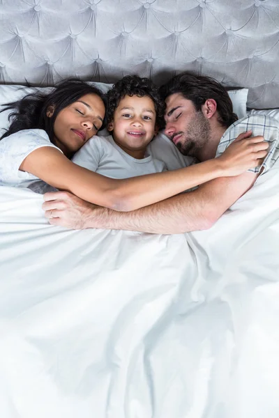 Spanie razem z rodziny — Zdjęcie stockowe
