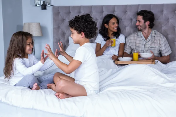 Children playing on the bed — Stock Photo, Image