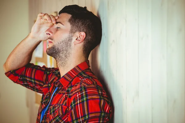 Vacker hipster känner sig stressad — Stockfoto