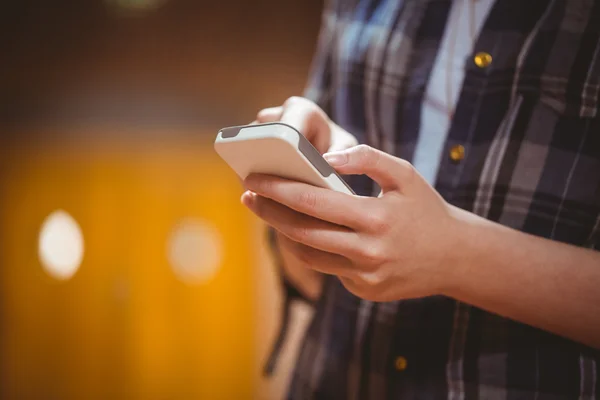 Standing student using smartphone — Stock Photo, Image