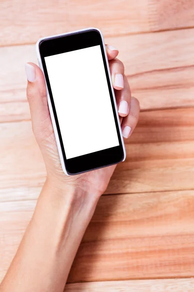 Mano femenina sosteniendo el teléfono inteligente — Foto de Stock