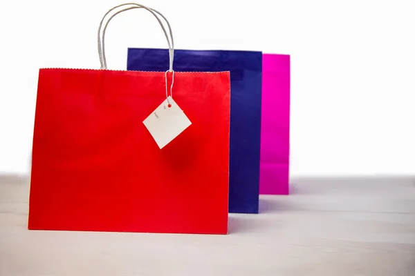 Bolsas de regalo de compras con etiquetas — Foto de Stock