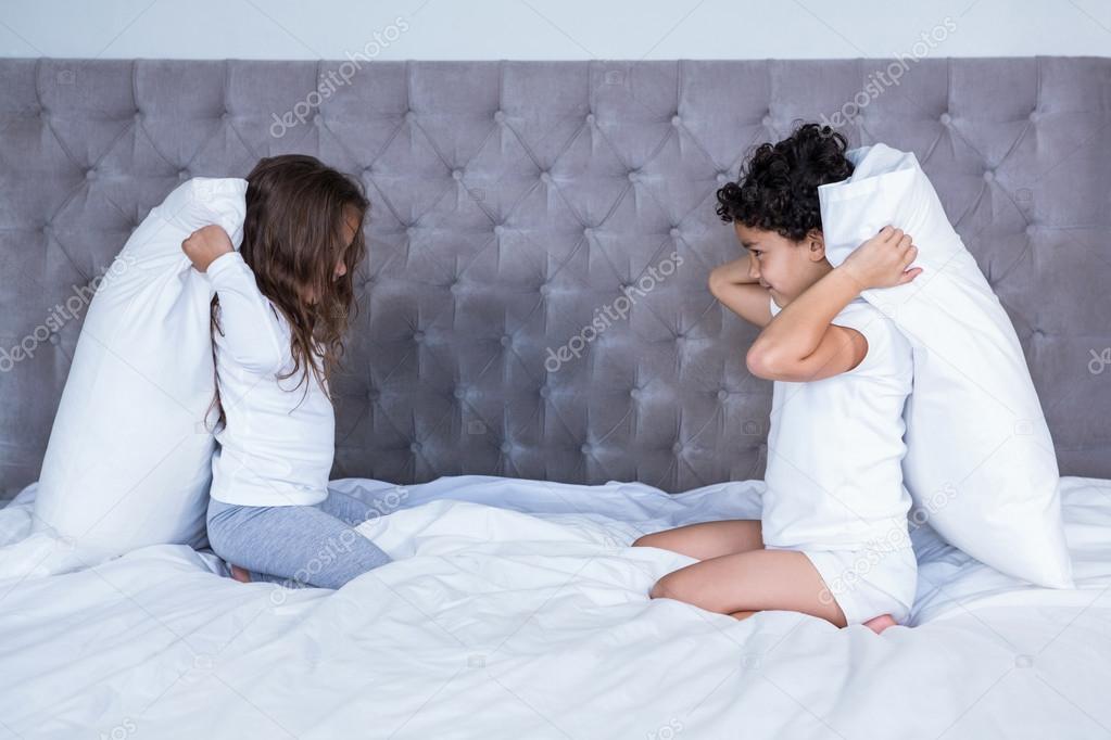 http://st2.depositphotos.com/1518767/9055/i/950/depositphotos_90559422-Siblings-ready-for-pillow-fight.jpg