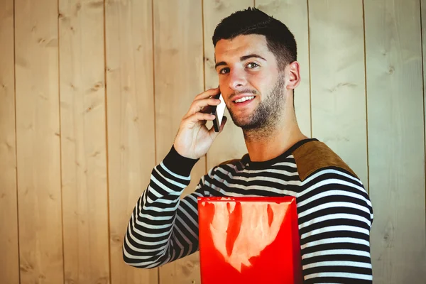 Příležitostné bederní pomocí svého telefonu — Stock fotografie