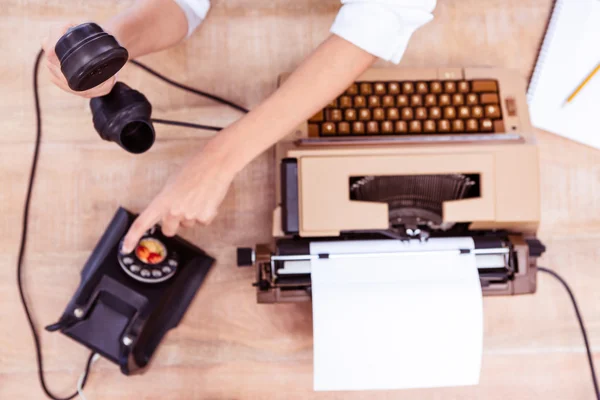 Above view of typewriter and old phone — Stock Photo, Image