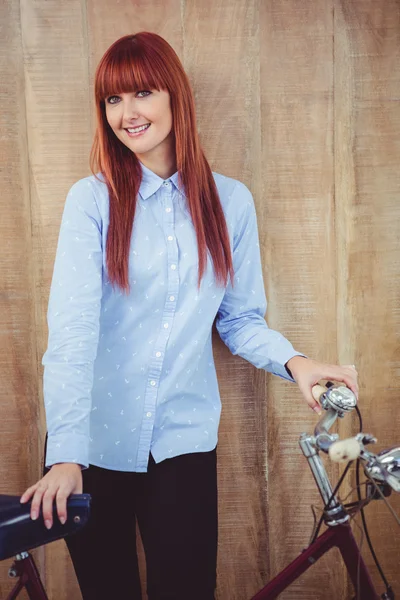 Smiling hipster woman with her bicycle — Stock Photo, Image