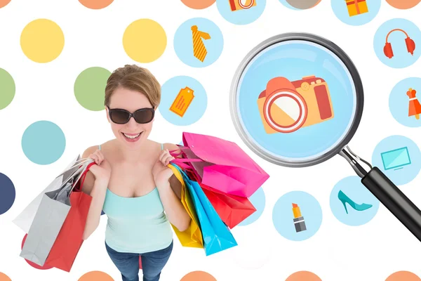 Mulher segurando sacos de compras — Fotografia de Stock