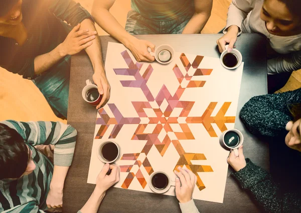 People sitting around table drinking coffee — Stock Photo, Image