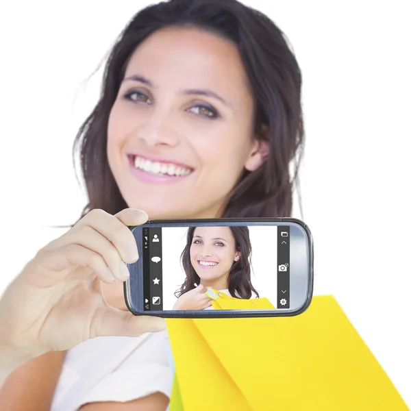 Mulher segurando smartphone — Fotografia de Stock