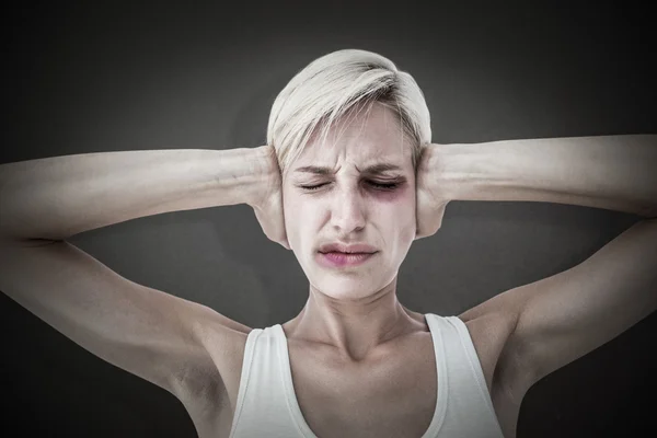 Sad blonde woman crying with head on hands — Stock Photo, Image