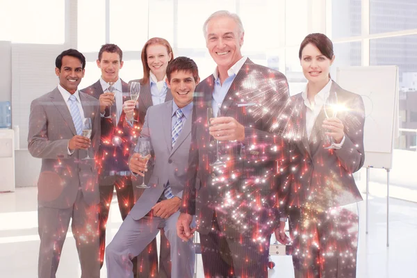 Mensen uit het bedrijfsleven roosteren met champagne — Stockfoto