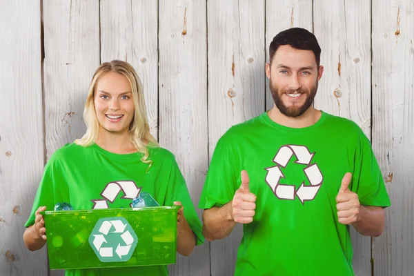 Voluntarios alegres en el reciclaje —  Fotos de Stock